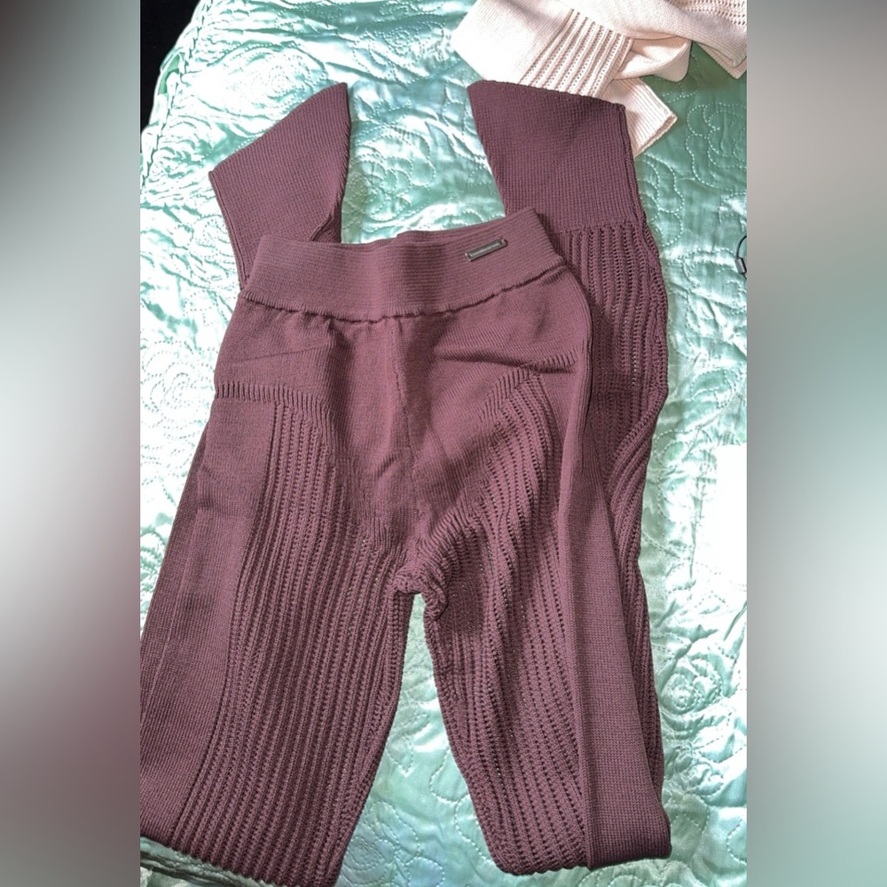 Knitted contour stretchy leggings from Manière de voir
